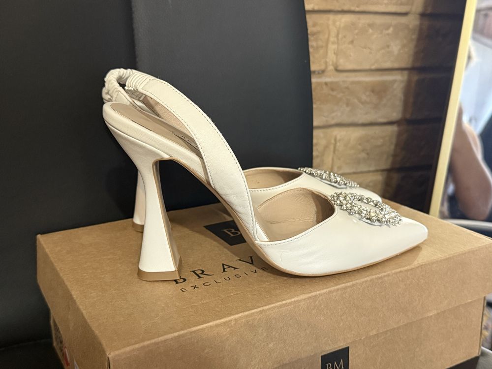 Buty ślubne skórzane białe czółenka ślubne
