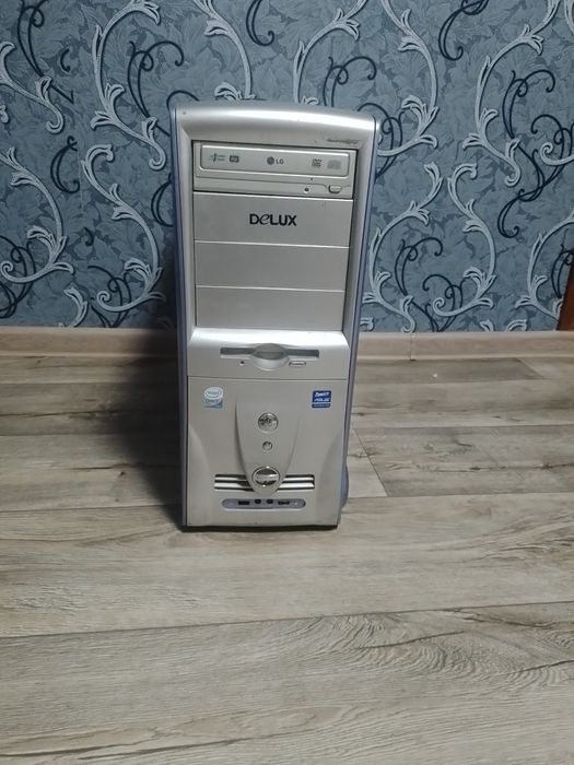 Компьютер Delux.