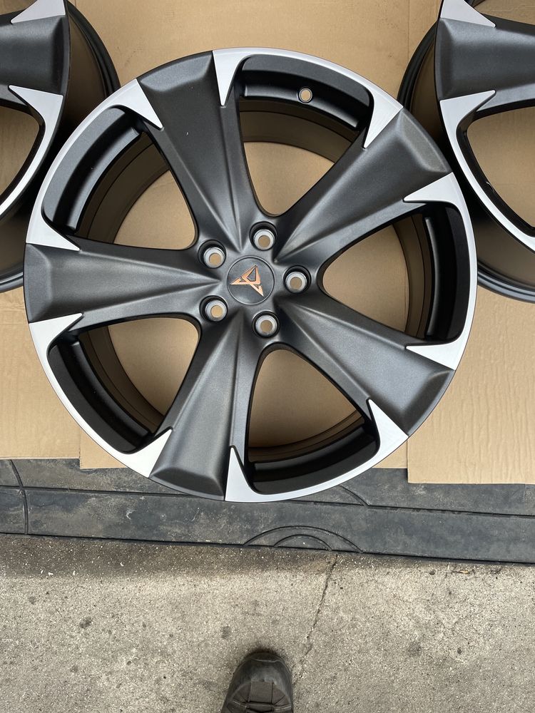 Felgi Leon Cupra 5FA 8x19 et49 5x112