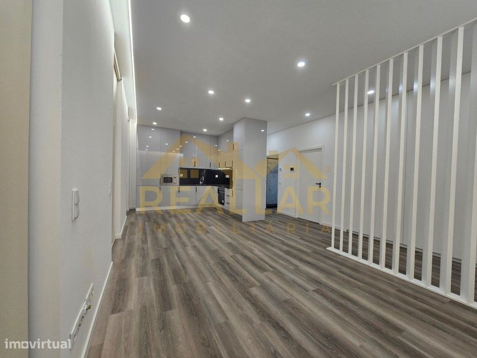 Apartamento T3 Renovado em Vilar do Pinheiro.