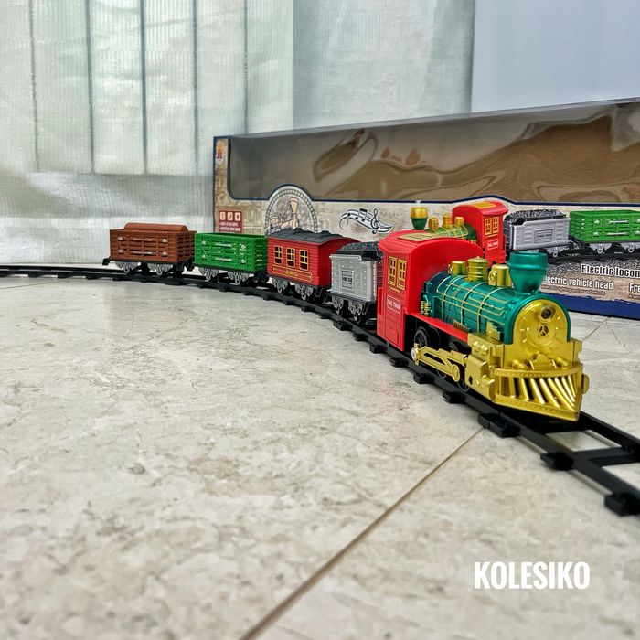 Потяг з паром, звуком і світлом. Уцінка, без кришечки на димоході.