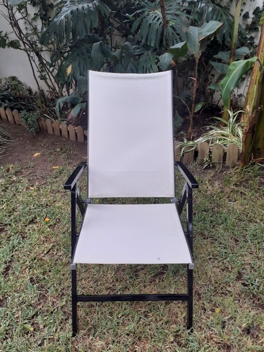 Cadeiras de realizador, de jardim e outras