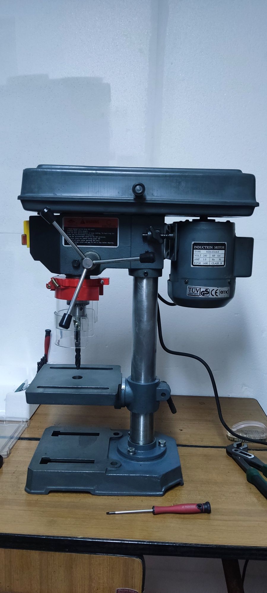 furadeira de bancada (drill press)