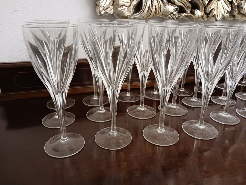 Copos novos  de cristal da Atlantis