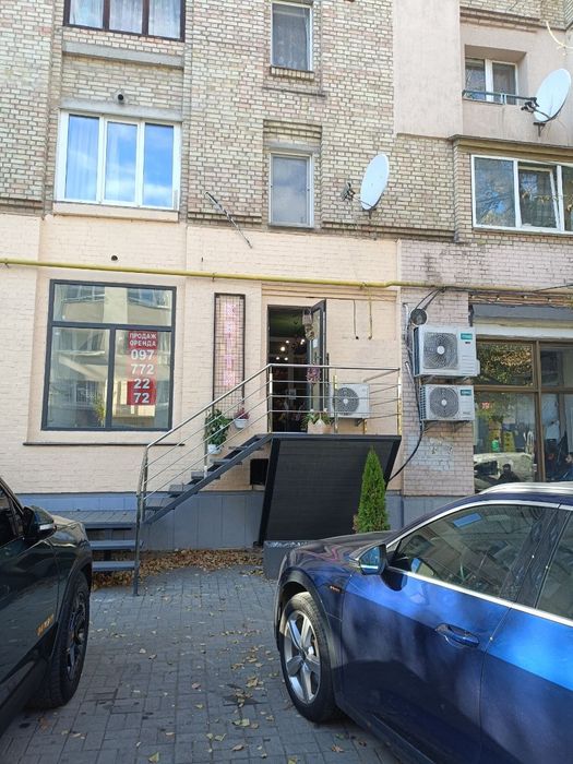 Продам с арендатором, фасад, 1-эт. , Межигорская 57/17, м. Т.Шевченко