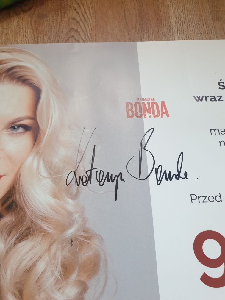 Plaka Katarzyna Bonda z jej autografem