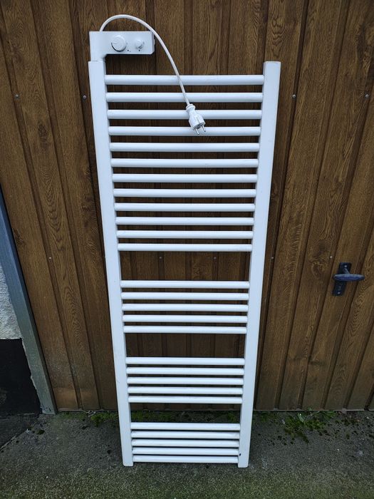 Grzejnik łazienkowy elektryczny