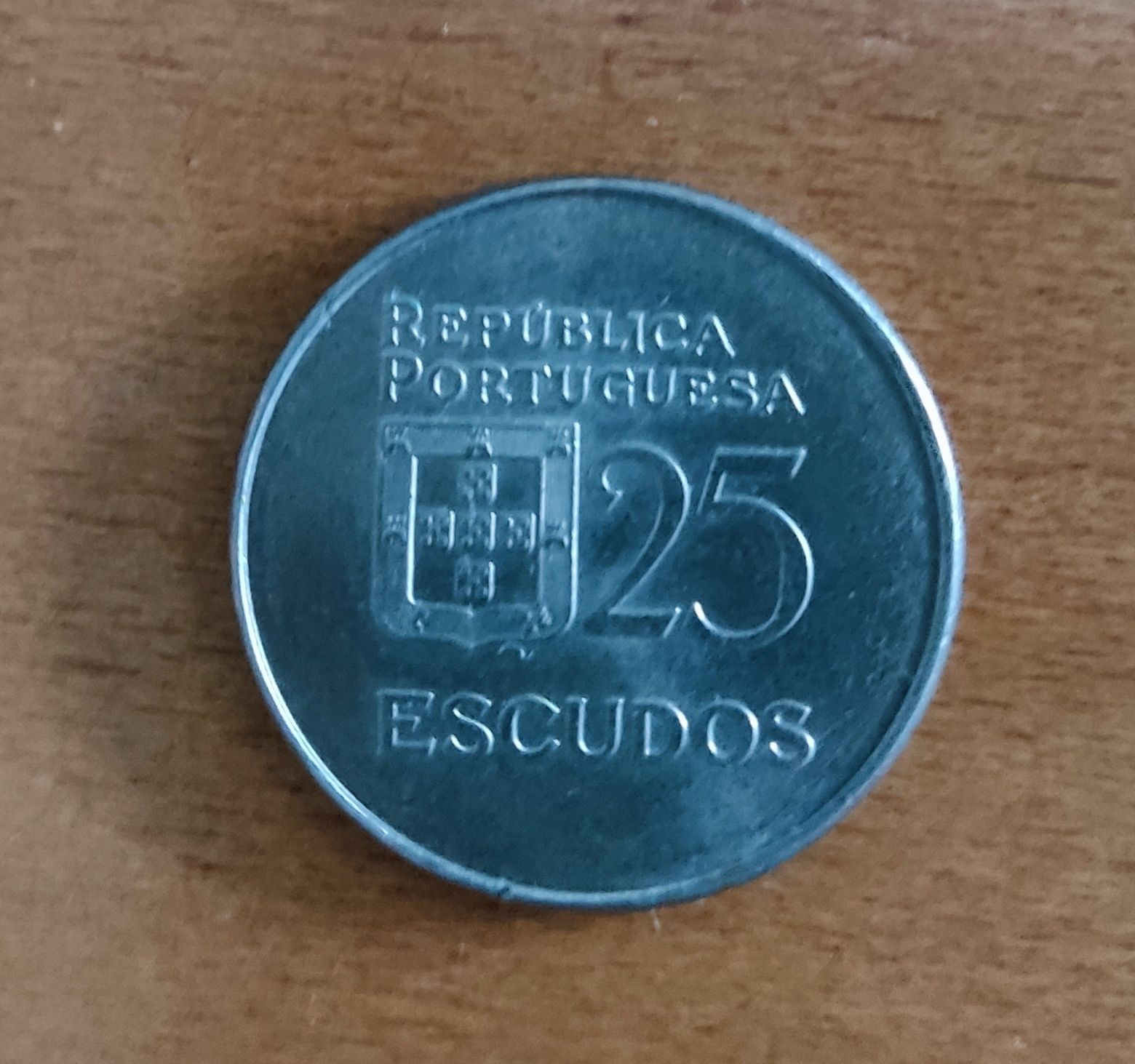 Moedas 25 escudos 1977 e 1978