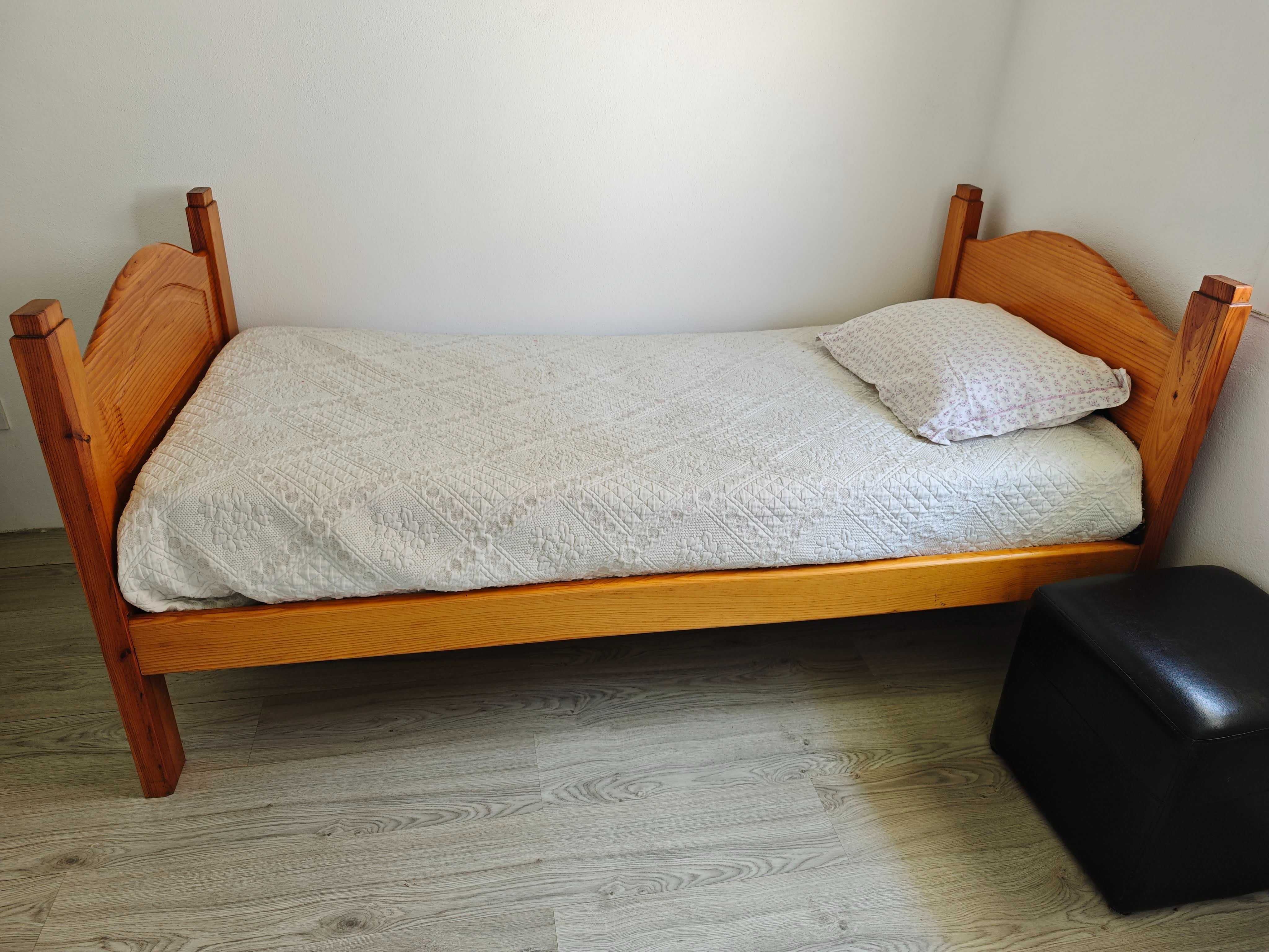 2 Camas 190x90 com estrado que podem ser Beliches