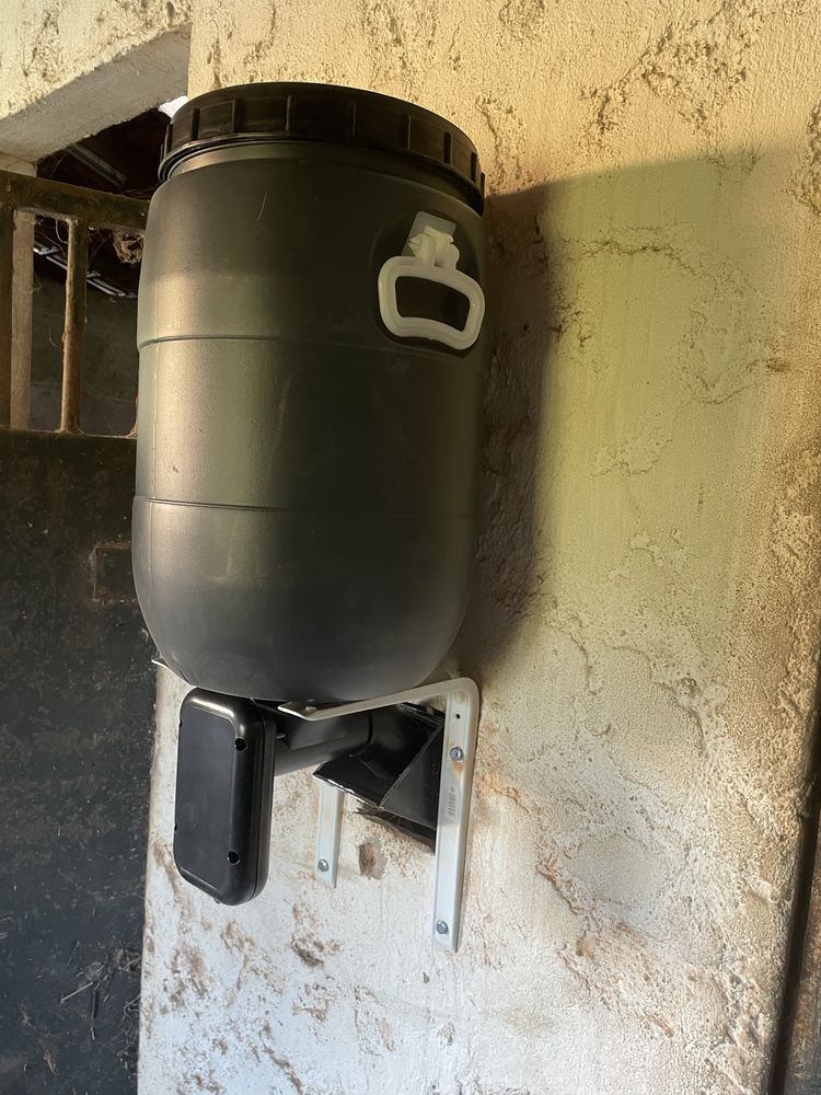 Alimentador automatico para Cavalo/Cão/Gato