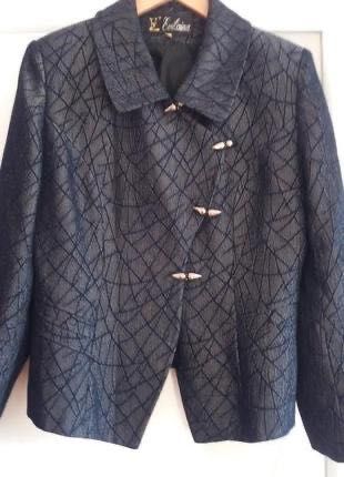 Набір жіночих костюмів розмір L/48.