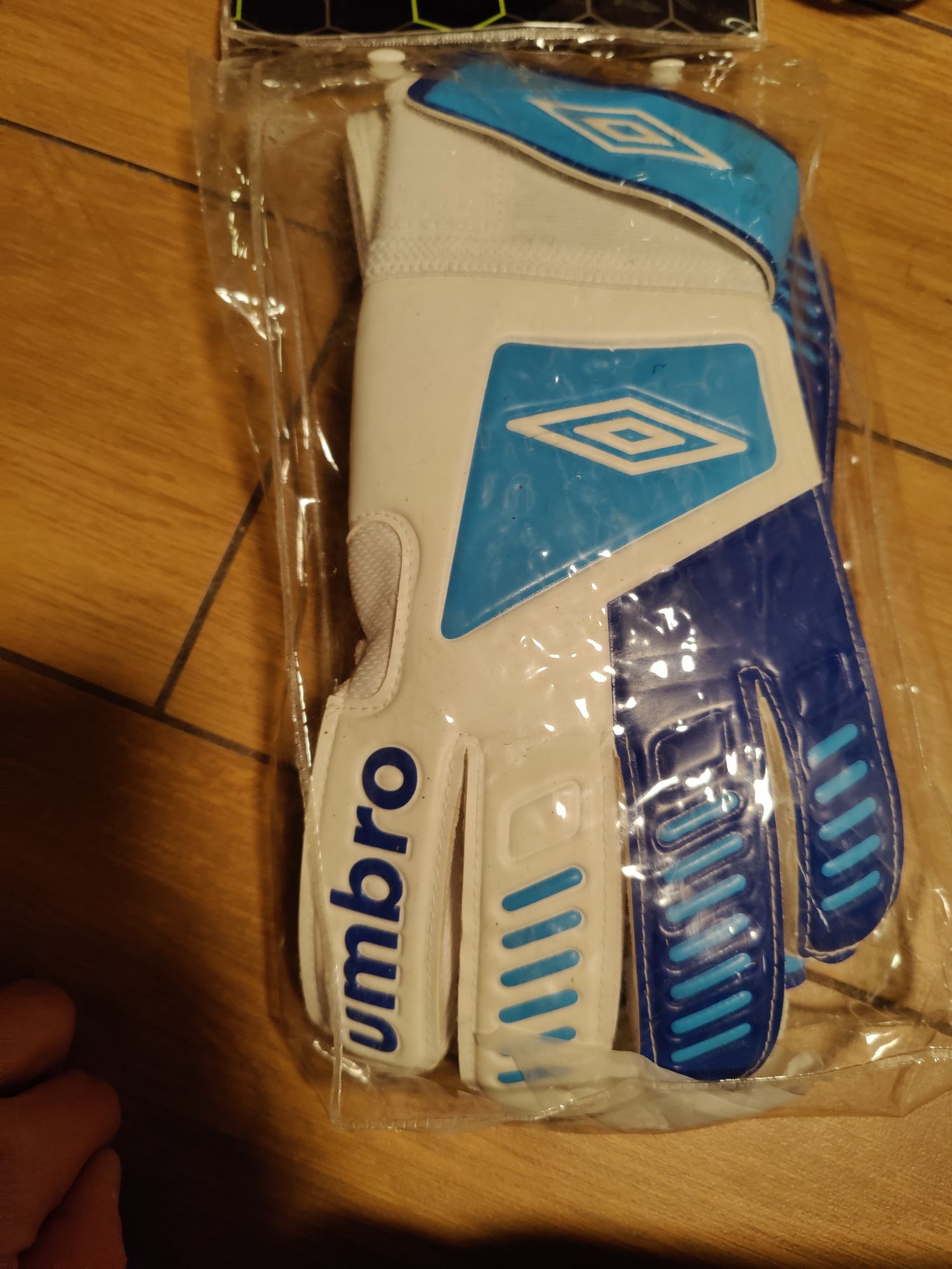 Rękawice bramkarskie Umbro Core GK 10 nowe