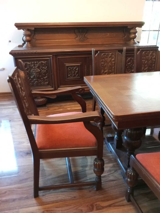 Wspaniały komplet mebli salonowych.