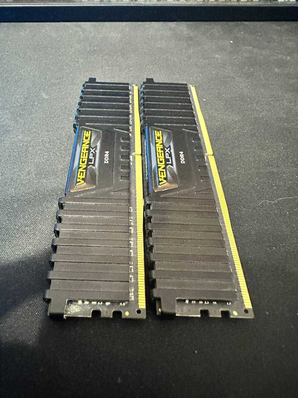 Оперативна Corsair Vengeance LPX Black DDR4 2x8GB