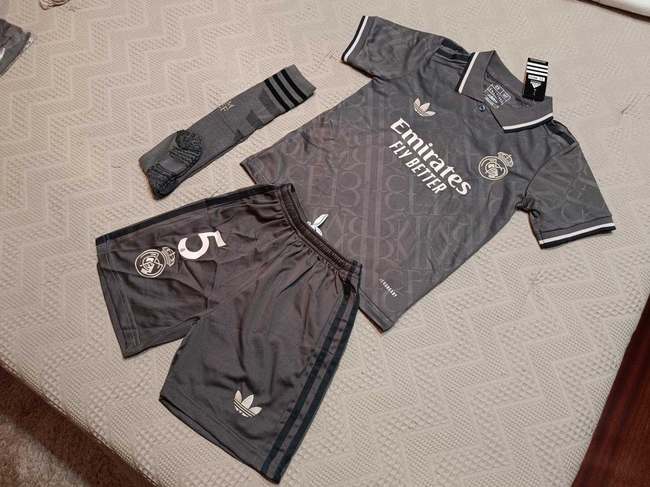 Equipamento CRIANÇA Camisola BELLINGHAM 5 Real Madrid | NOVO