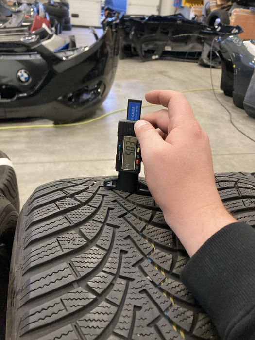 4x 205/55 r16 continental ultragrip 9