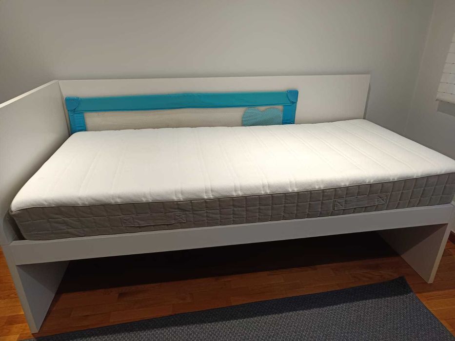 Dou cama IKEA de solteiro a quem vier buscar. Braga