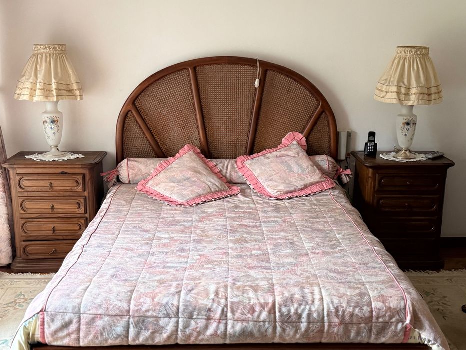 Conjunto cama + cómoda + 2 mesinhas