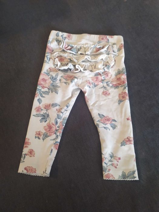 Legginsy spodnie Newbie 80 86 kwiaty róże falbanki białe