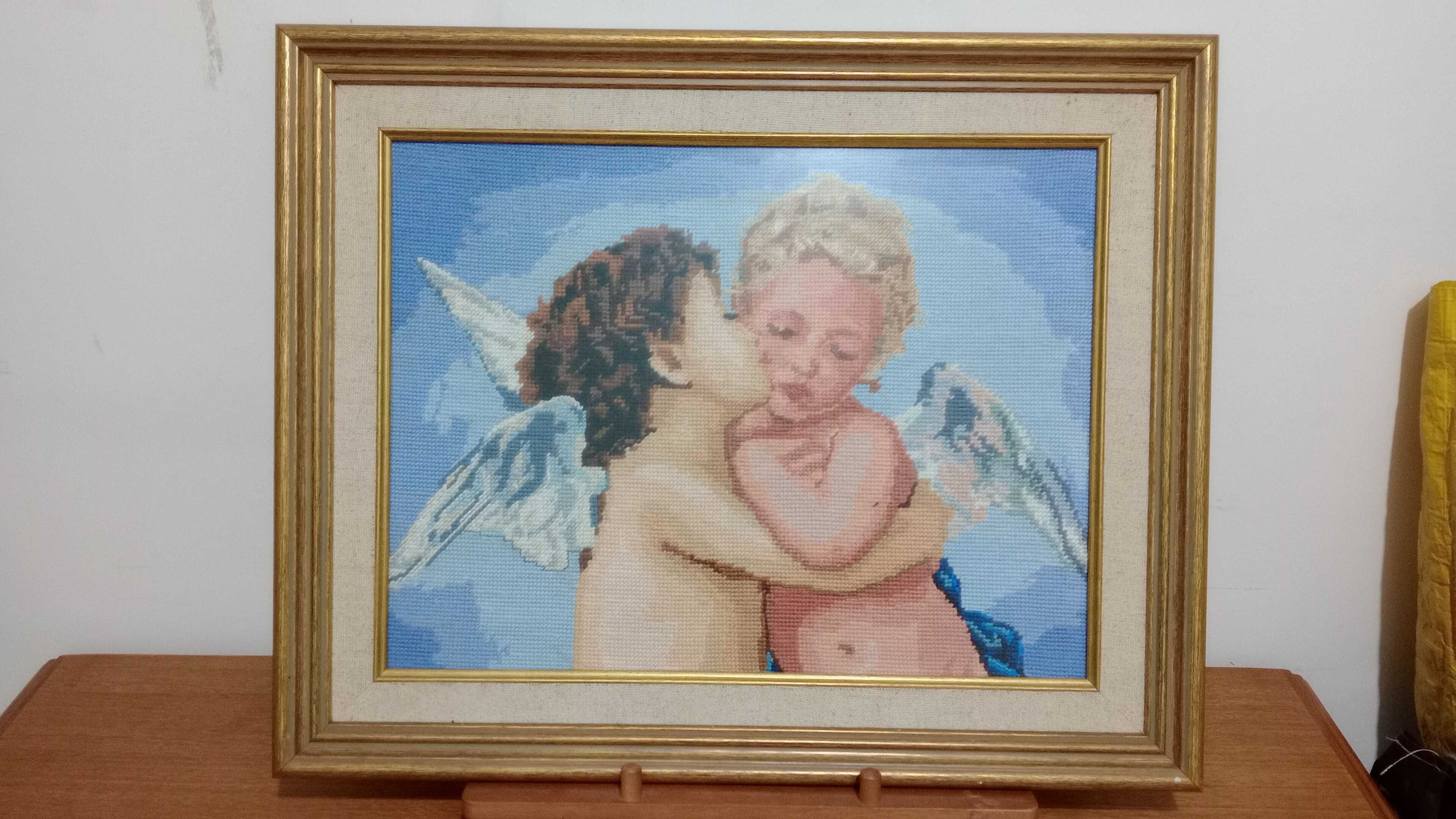 Quadro bordado com anjos.