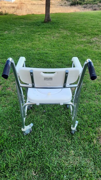 Cadeira ortopédica sanitária