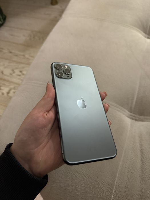 IPhone 11 pro max 256 GB +5чохлів