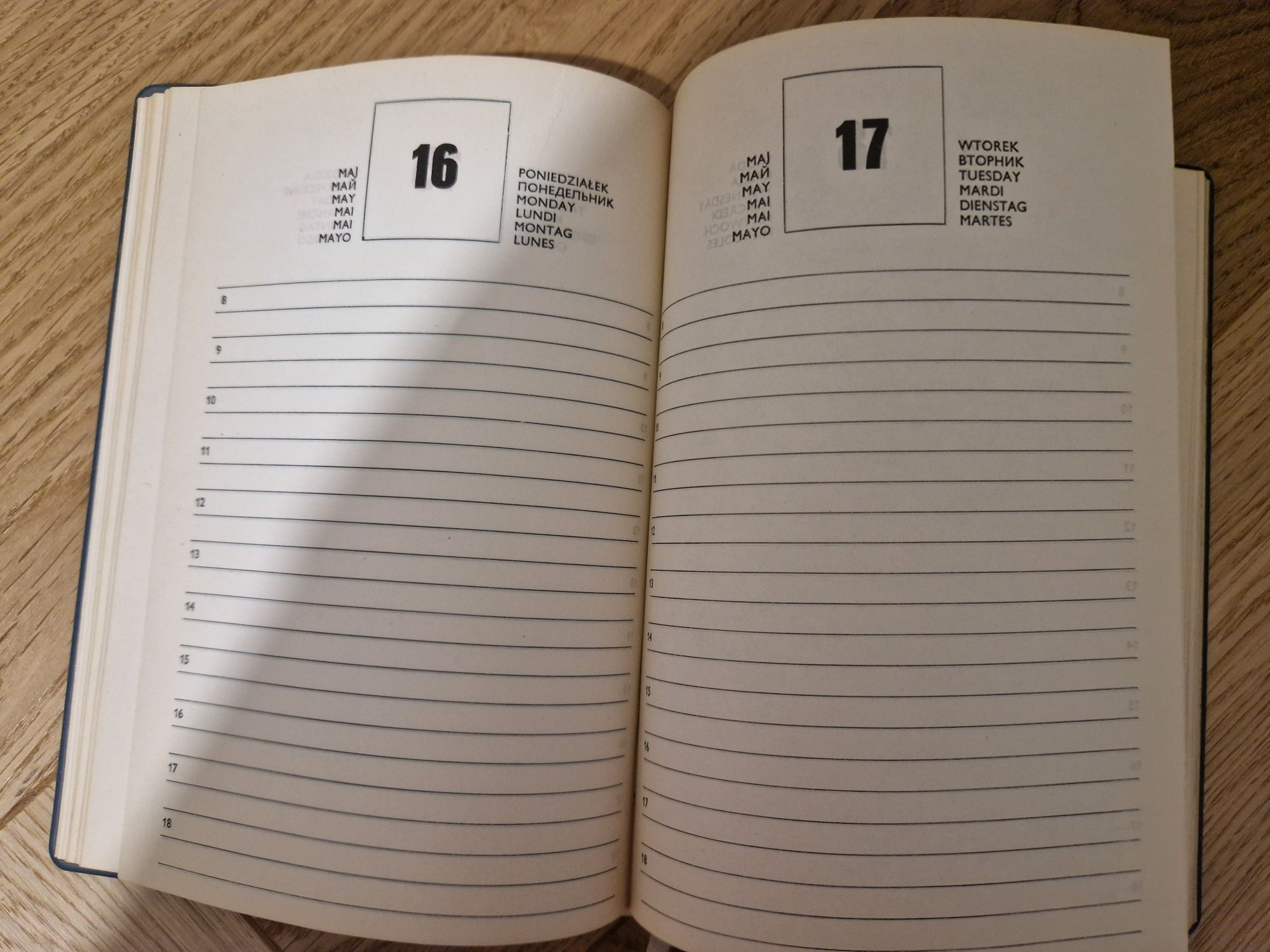 Kalendarze książkowe LOT  1966 i rok 1977 Polskie Linie Lotnicze