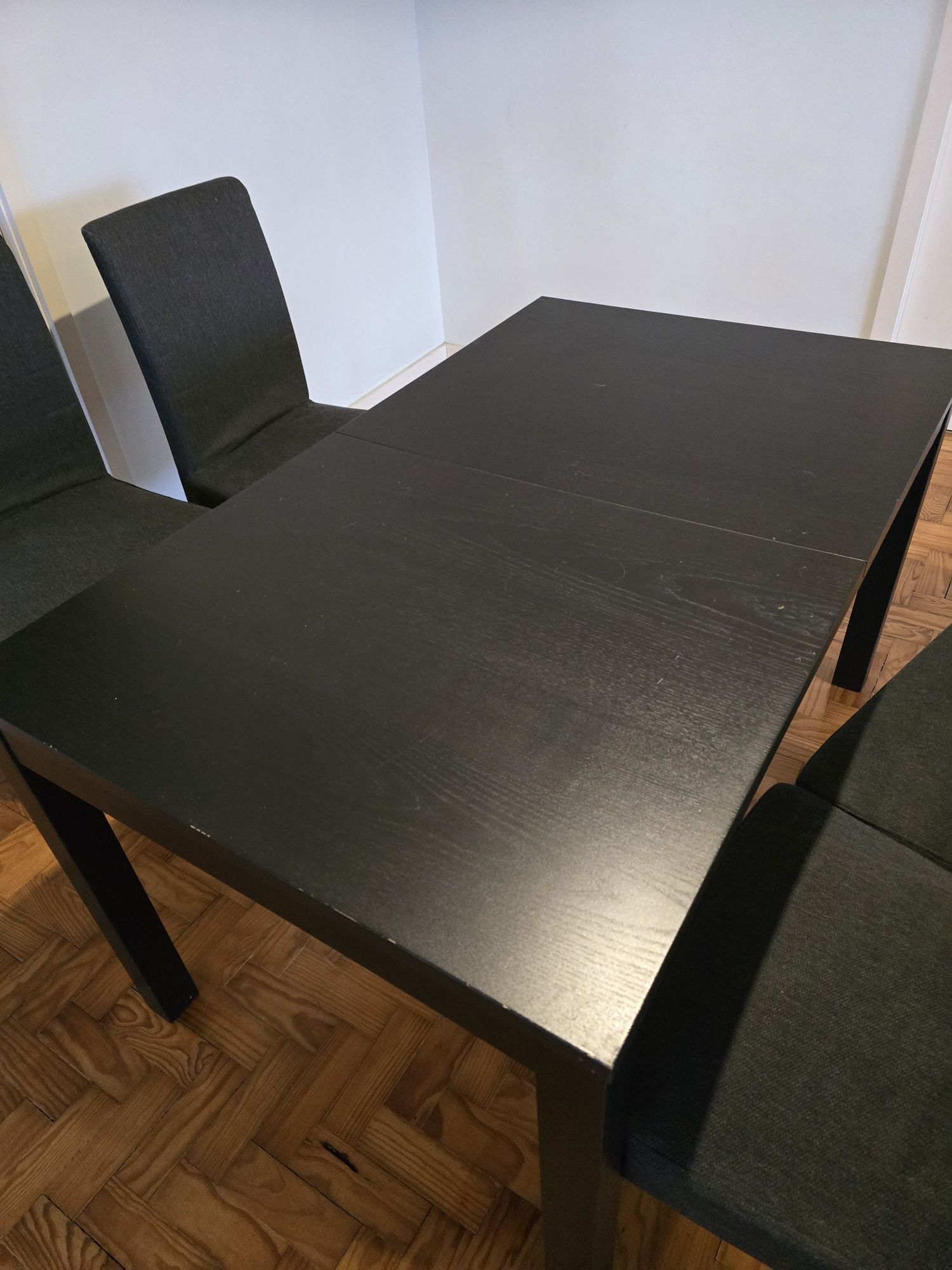 Mesa preta IKEA Bjursta