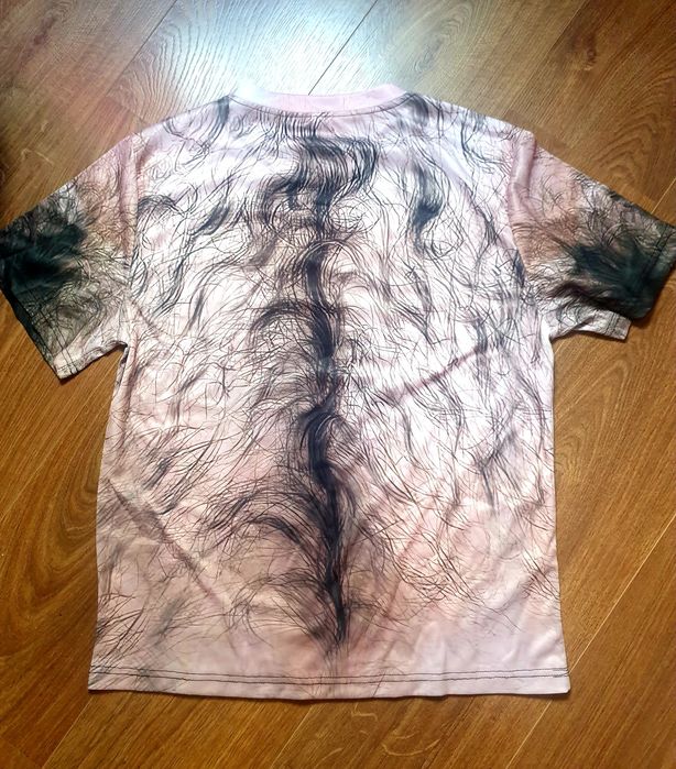 T-shirt homem peludo