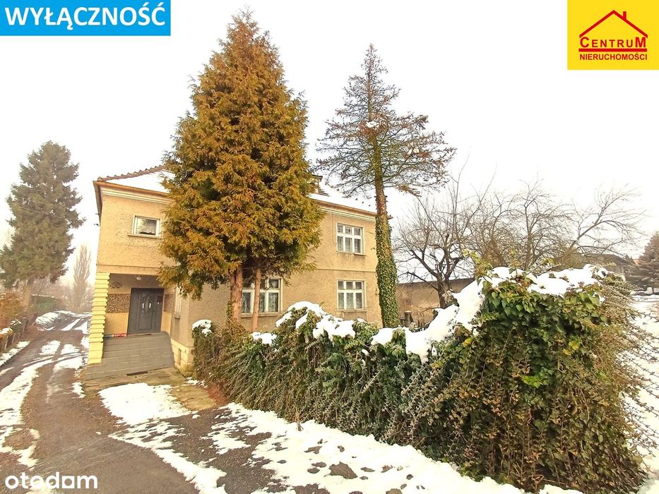 Dom położony w spokojnej okolicy.