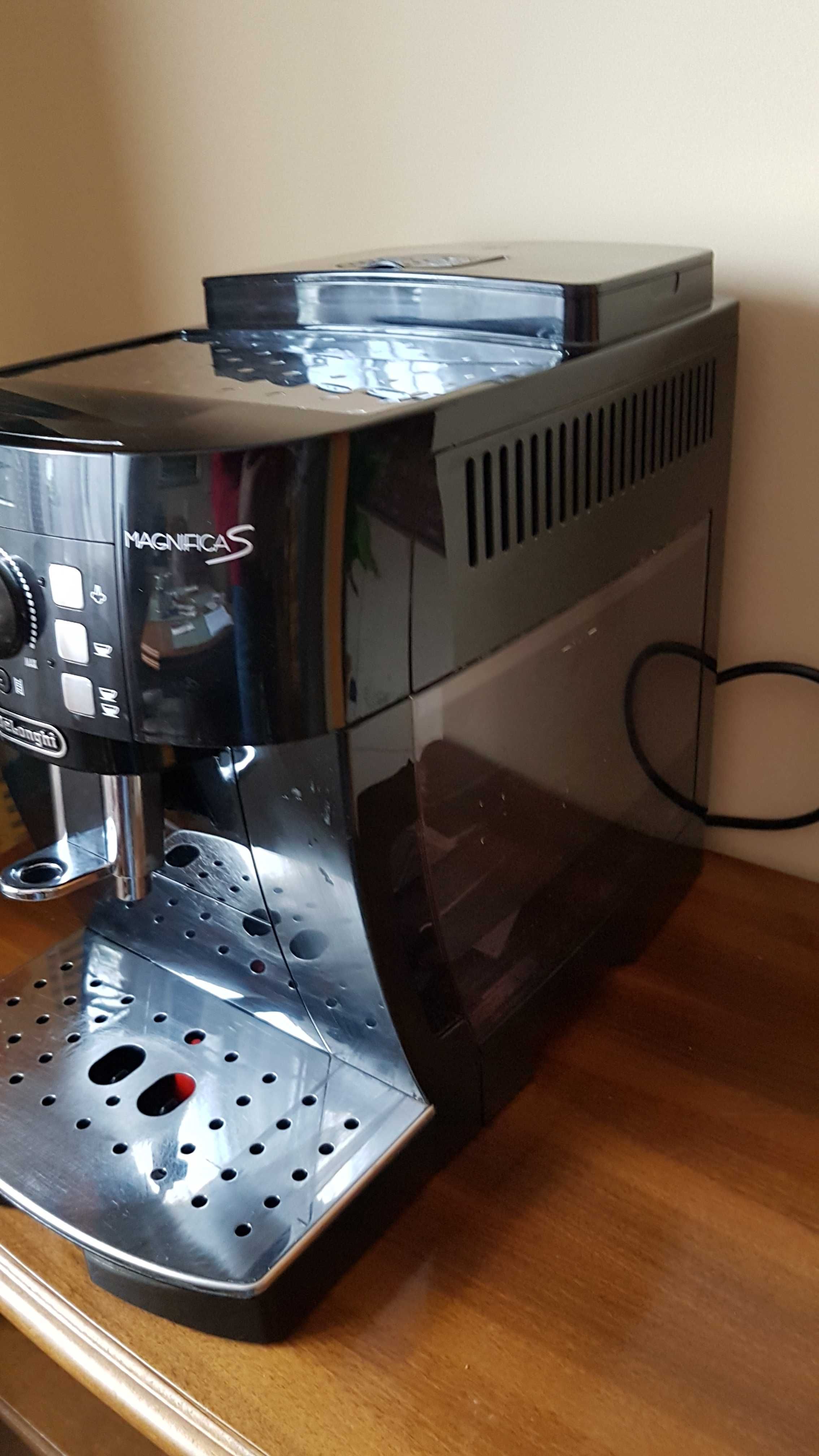 Ekspres do kawy DeLonghi Magnifica S