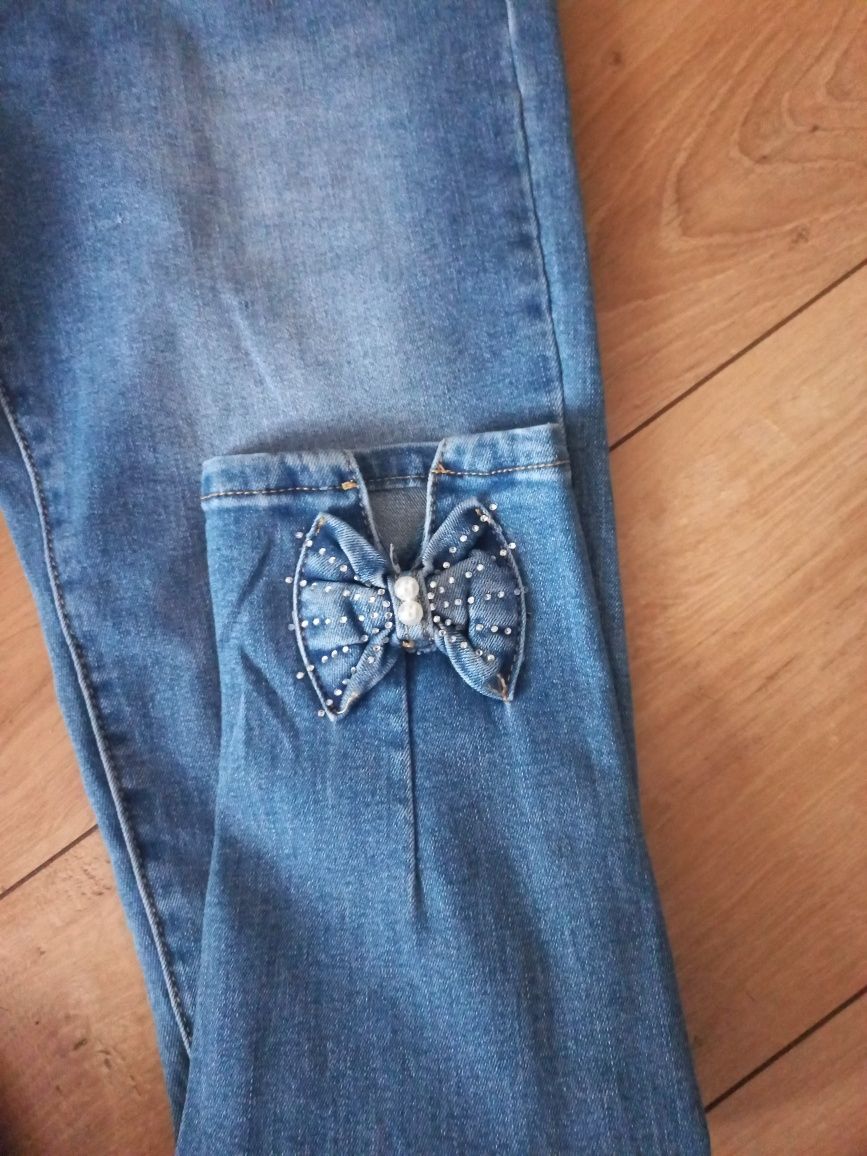 Spodnie jeansowe damskie z kokardkami
