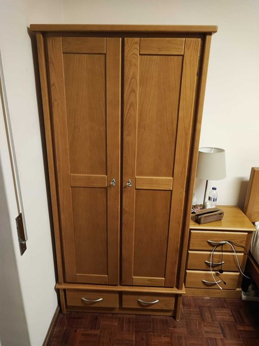 Roupeiro 2 portas em excelente estado