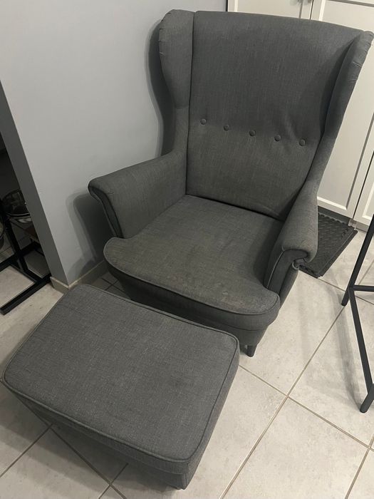 Fotel uszak z podnóżkiem STRANDMON Ikea