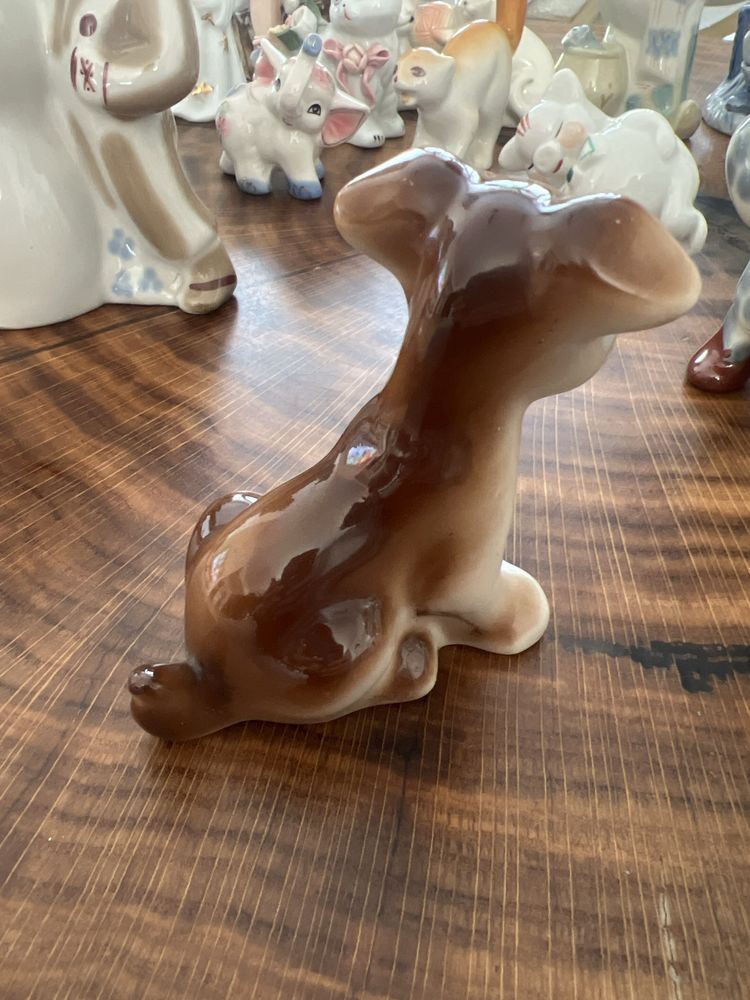 Figurka porcelanowa piesek sygnowana PRL