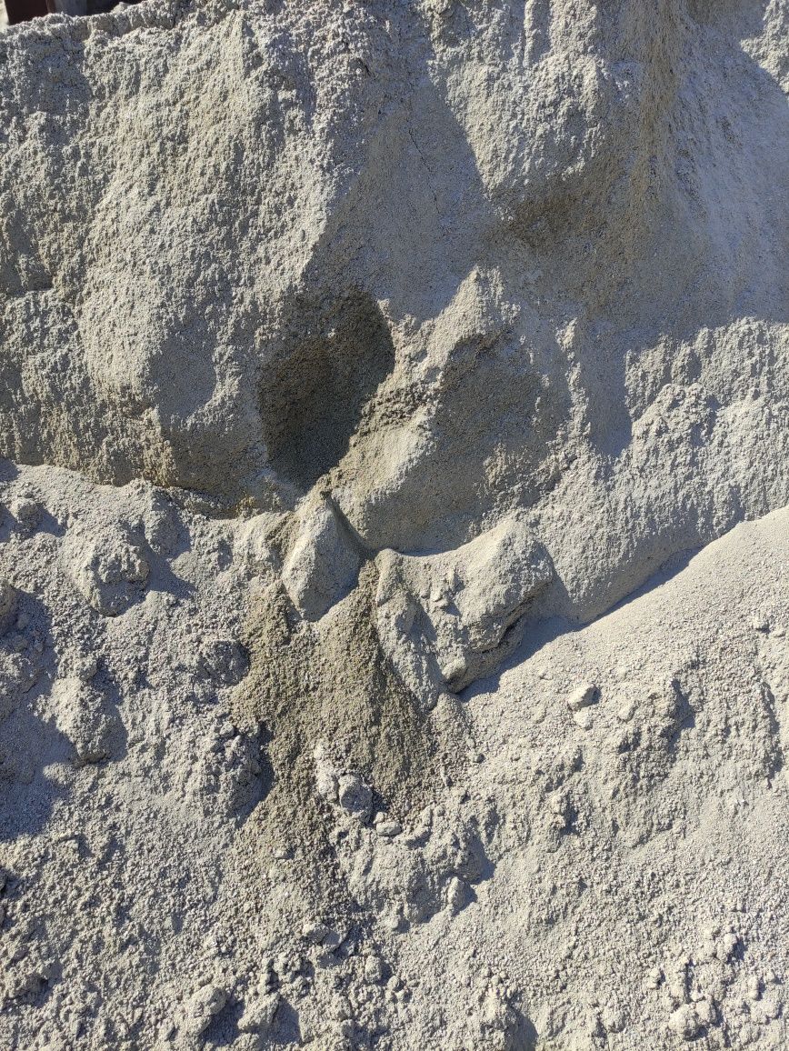 Кирпич,песок,  щебень и прочие сыпучие строймат