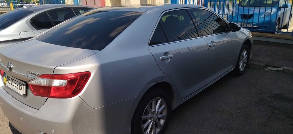 Компанія розпродує авто