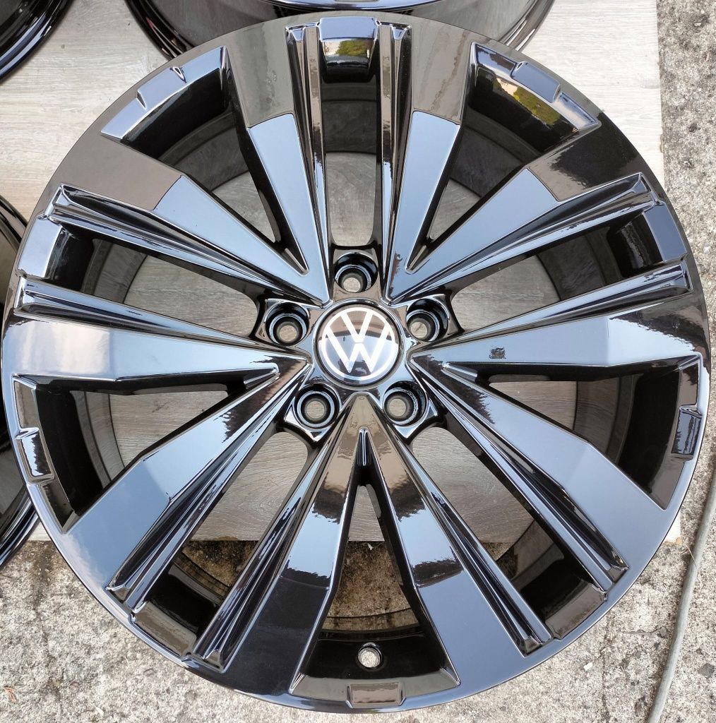 Felgi aluminiowe VW T5 T6 T7 Multivan Caravelle 8x20 ET43 5x120