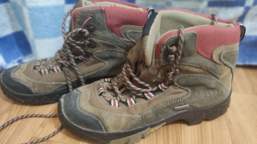 Продам обувь , ботинки и тд (дешево)