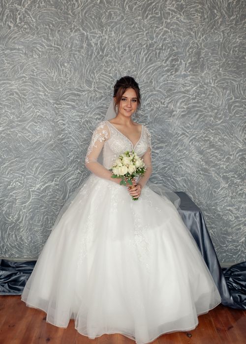 Весільна сукня .