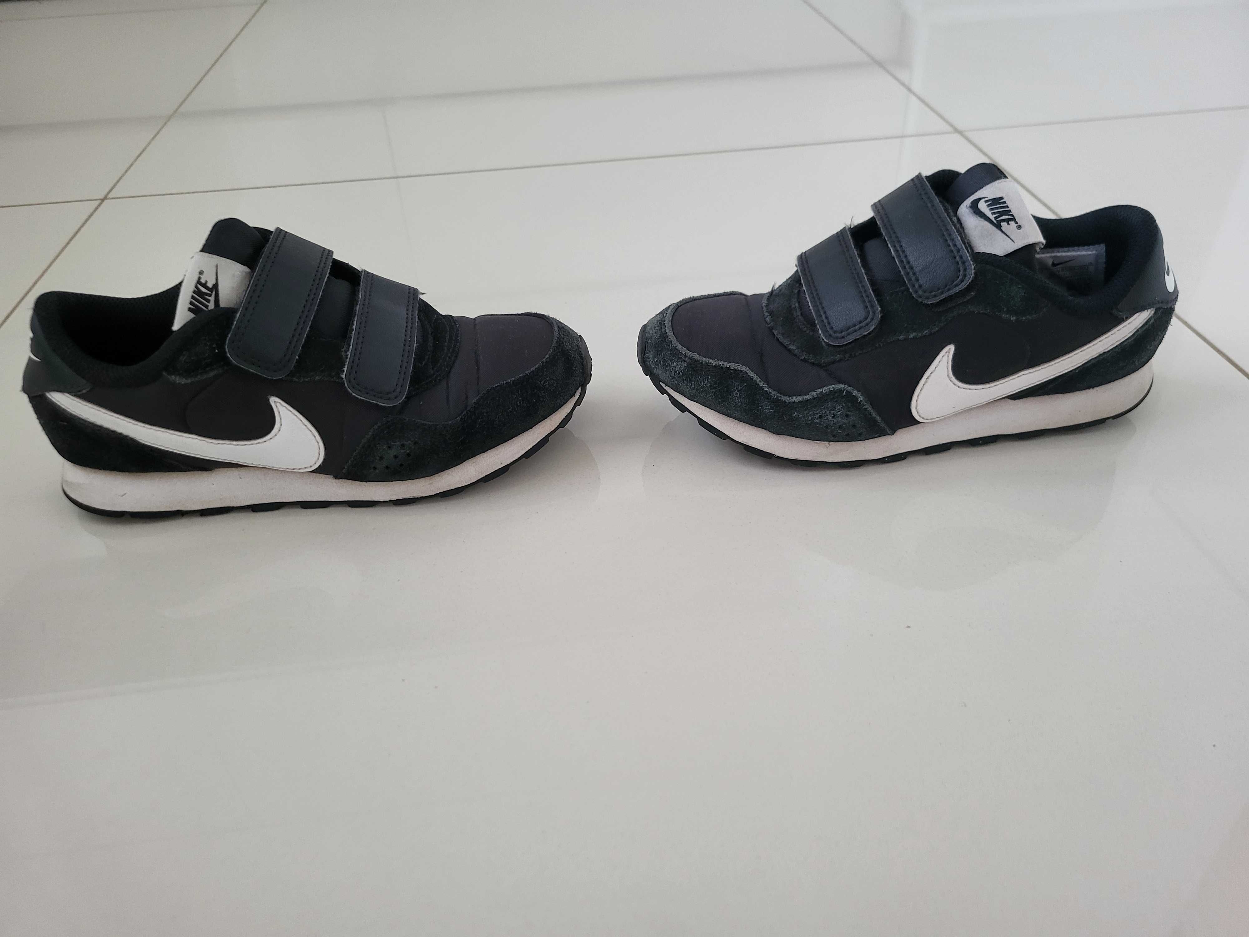 Buty sportowe chłopięce Nike na rzepy, roz. 32