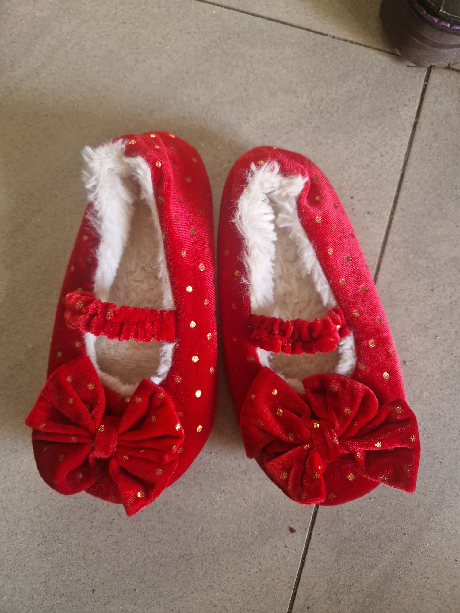 Czerwone nowe kapcie baletki 28