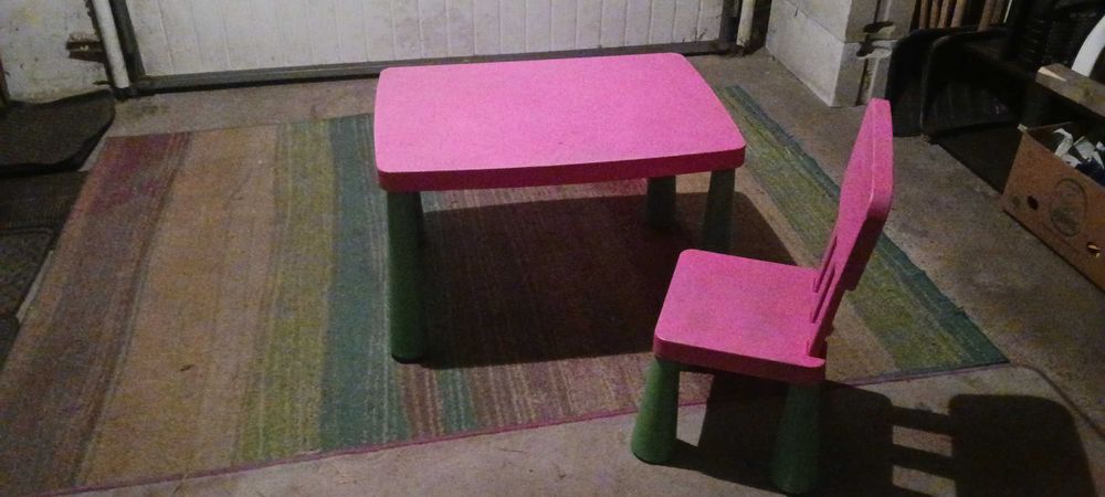Stolik z krzesełkiem