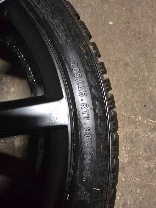 Alufelgi z oponami 205/45 R17 komplet 4 sztuki