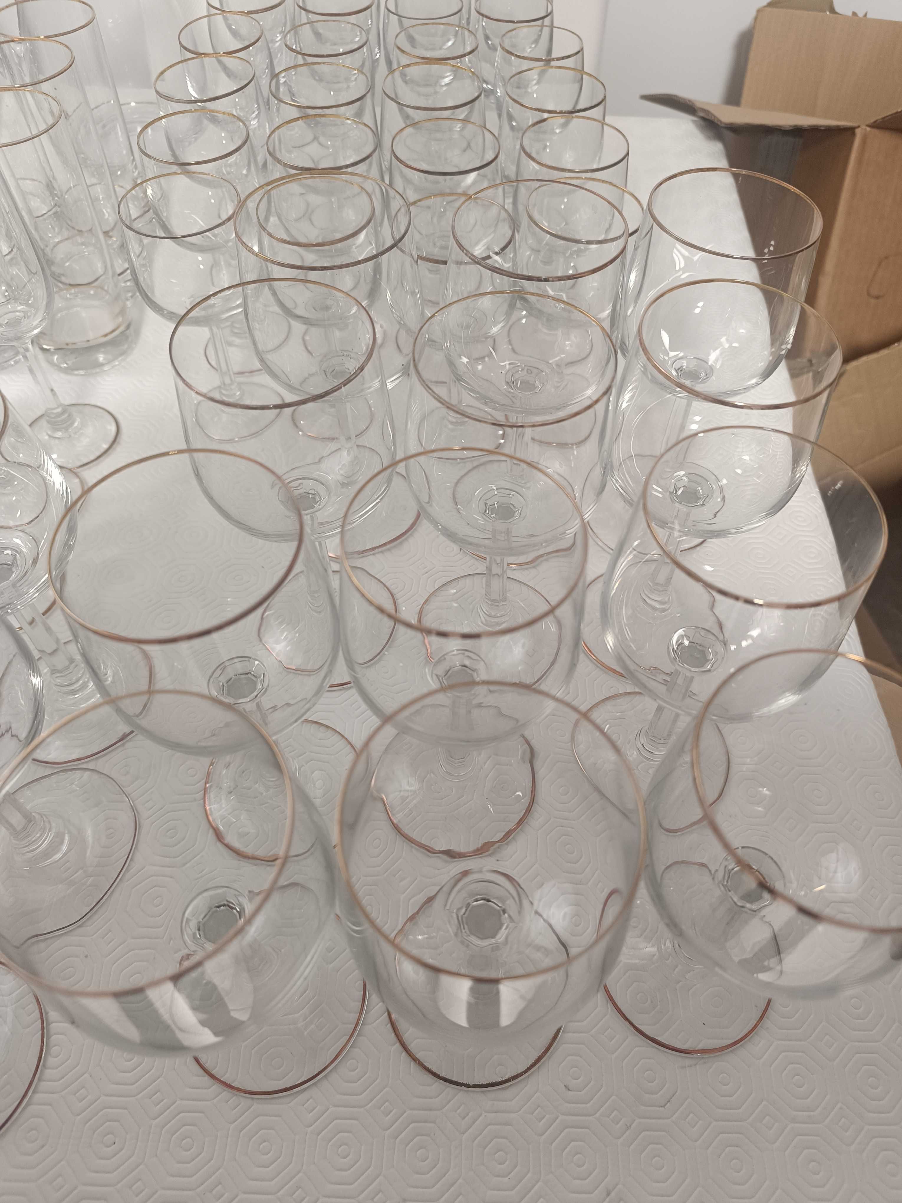 Conjunto copos fio douro e jarro grande (c/ 91 peças)