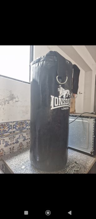 vendo saco de pancada semi novo completo