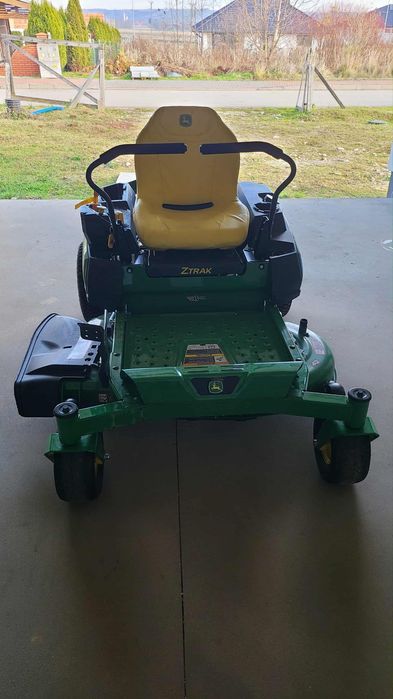 kosiarka samojezdna John Deere Z315E z 2023 roku. Z USA