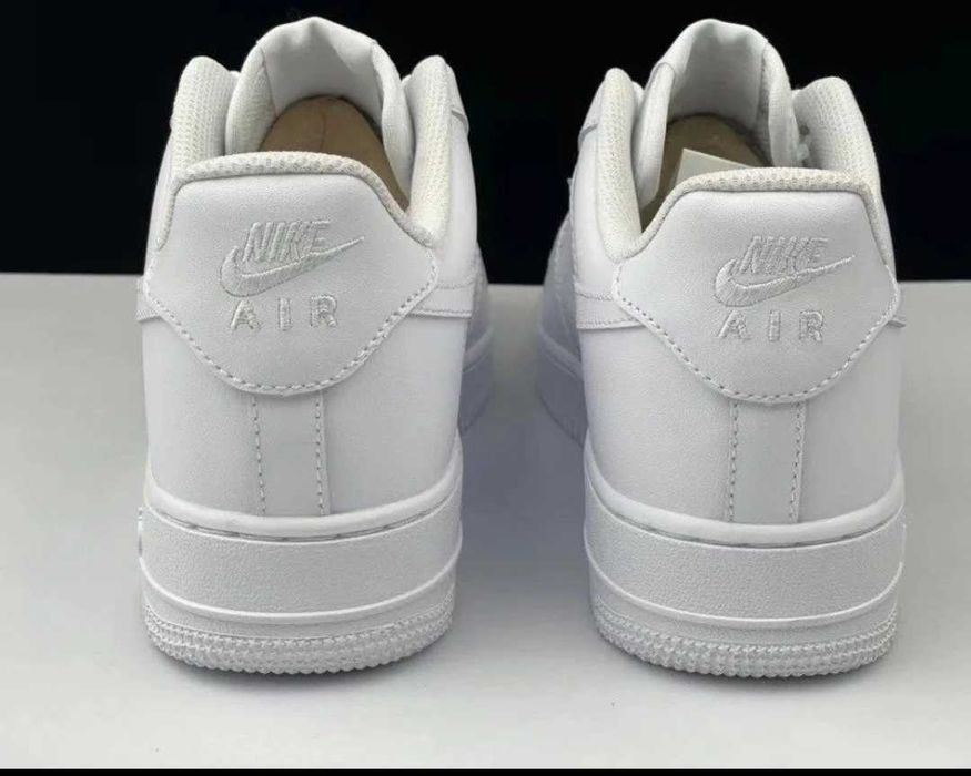 Białe tenisówki NIKE Air Force 1 w rozmiarze 42
