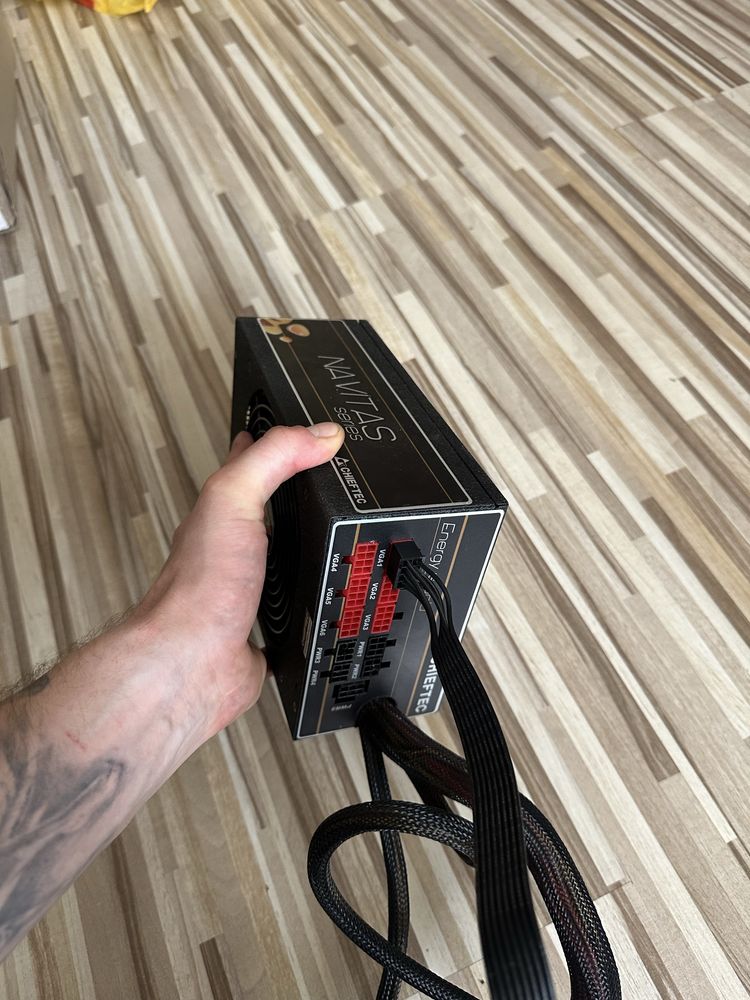 Блок живлення Chieftec Navitas 1250
