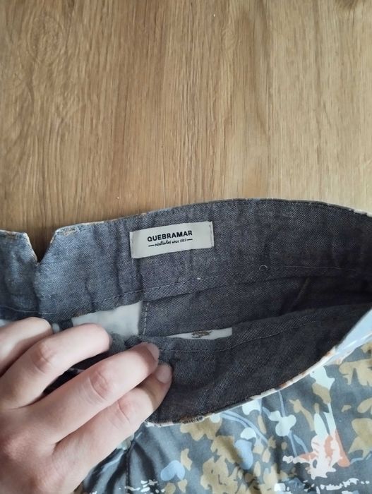 Calções com print floral da Quebramar